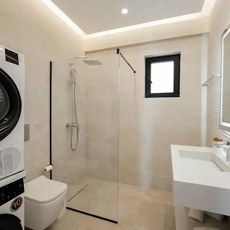 Private Willa Ksamil